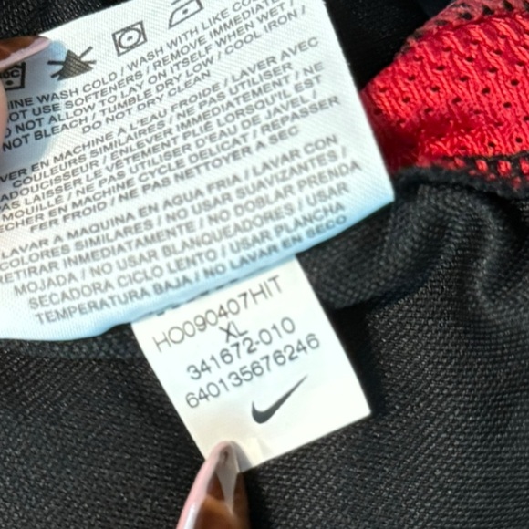 Nike Long Sleeve Shirt Red Black Boys Size XL (18-20) - Picture 3 of 4